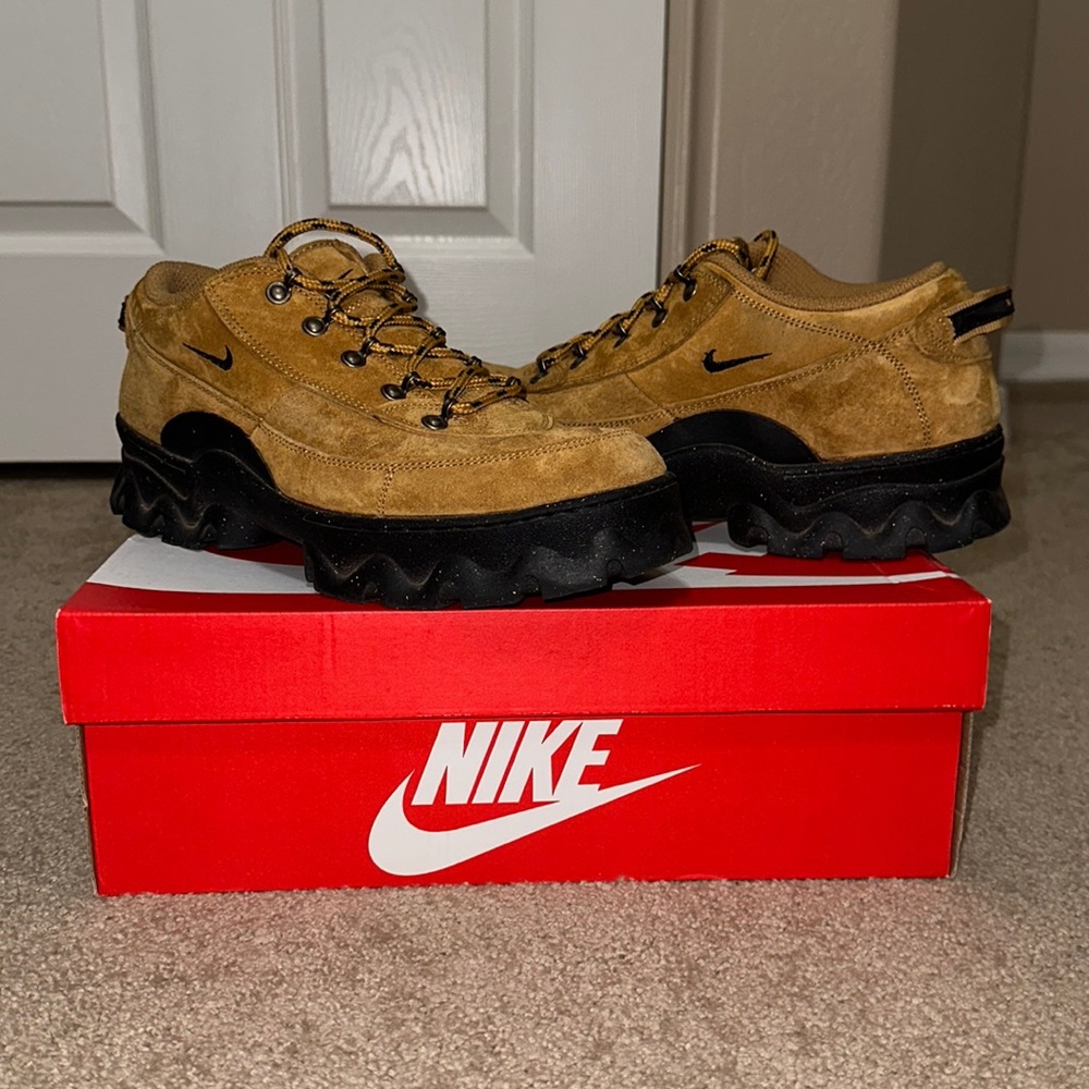 Nike Lahar Low (Wheat)